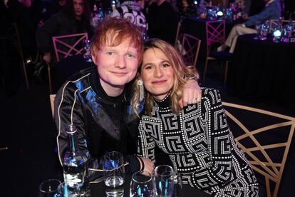 Ed Sheeran y sumujer Cherry Seaborn durante los BRIT Awards en el O2 Arena, el 8 de febrero de 2022 en Londres.