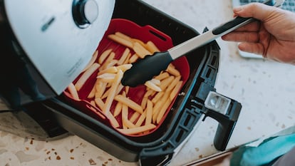 El uso de accesorios para la freidora, como estos moldes de silicona, te ayudar a sacarle el mximo partido a tu 'airfryer'.