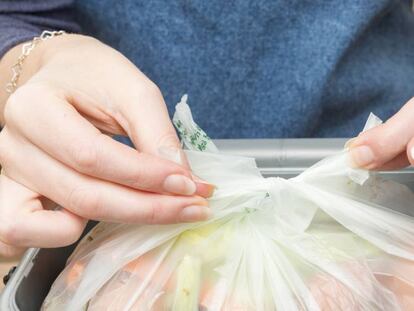 Bolsa elaborada con patata, biodegradable en casa.