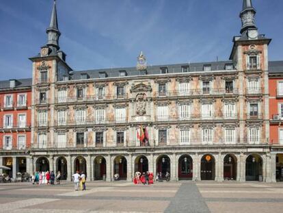 La Plaza Mayor de Madrid, casi vacía.