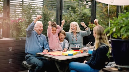 Una forma divertida de aprender a cooperar, respetar reglas y desarrollar la capacidad de análisis y la memoria. GETTY IMAGES.