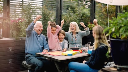 Una forma divertida de aprender a cooperar, respetar reglas y desarrollar la capacidad de análisis y la memoria. GETTY IMAGES.