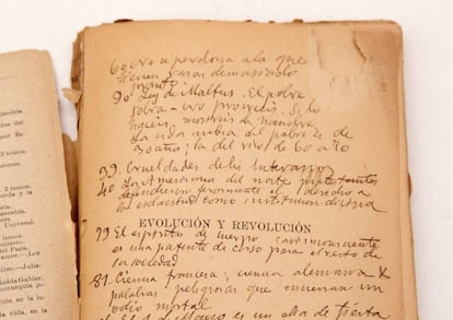 Notas de Cajal en el libro 'Evolución y revolución', del francés Élisée Reclus.