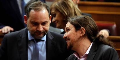 El ministro de Transportes, Movilidad y Agenda Urbana, José Luis Ábalos, y el vicepresidente de Derechos Sociales y Agenda 2030, Pablo Iglesias, en enero de 2020.