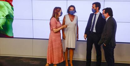 El presidente del PP, Pablo Casado, con Ana Pastor, Cuca Gamarra y José Luis Martínez-Almeida en la reunión de la Junta Directiva Nacional del Partido Popular de este jueves.