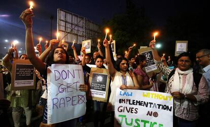Protesta por la violación de una niña de ocho años en Kathua, de una adolescente en Unnao y de una niña de 11 en Surat.