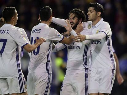 Lucas, James, Isco y Morata celebran un gol.