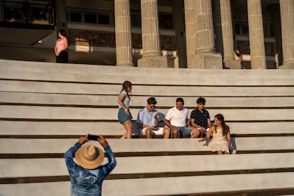 La obra comenzó a construirse en 1978 y concluyó en 1982. Según los relatos de algunos habitantes de la zona, se hacían grandes fiestas y participaban artistas y personajes de la política nacional.