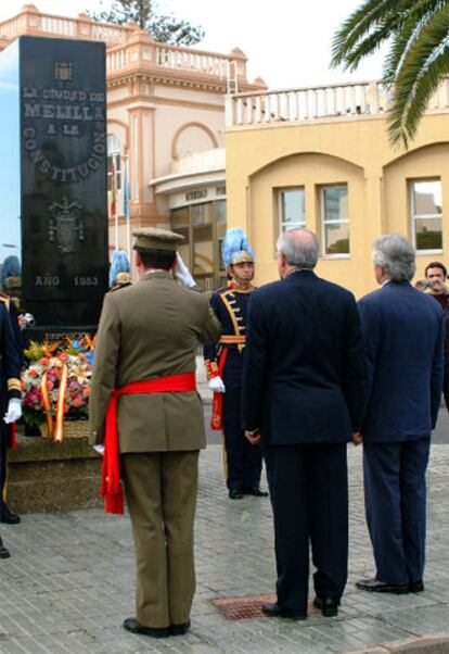 La celebración del 26 aniversario de la Constitución no se ha circunscrito al Congreso de los diputados. En la imagen, homenaje a la Carta Magna en la Ciudad Autónoma de Melilla.