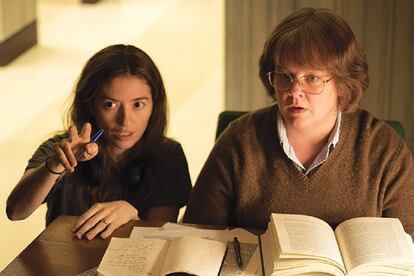 Marielle Heller era una de las grandes favoritas por '¿Podrás perdonarme algún día?'. En la imagen, junto a la actriz Melissa McCarthy.