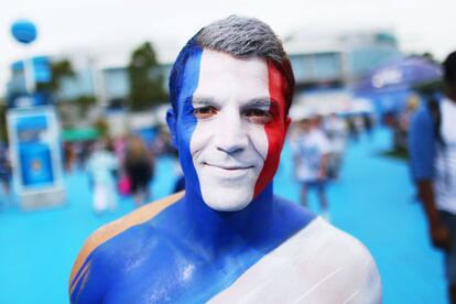 Un fan con la bandera de Francia en el Abierto de Australia en Melbourne, 18 de enero de 2014.