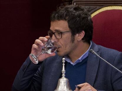 El alcalde de C&aacute;diz, Jos&eacute; Mar&iacute;a Gonz&aacute;lez &quot;Kichi&quot;, durante el pleno de este viernes.