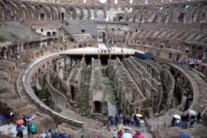 Turistas en el Coliseo de Roma.