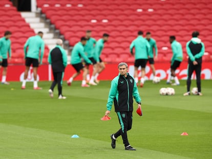 Valverde, en el entrenamiento del Athletic ayer en Old Trafford.