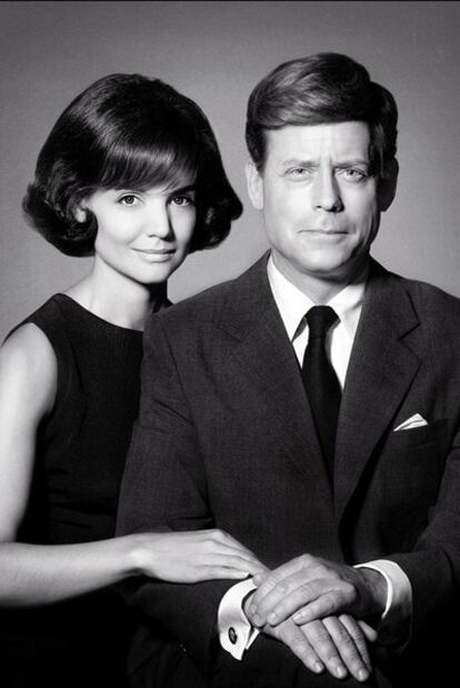 Katie Holmes y Greg Kinnear, en sus papeles de Jacqueline y John F. Kennedy.