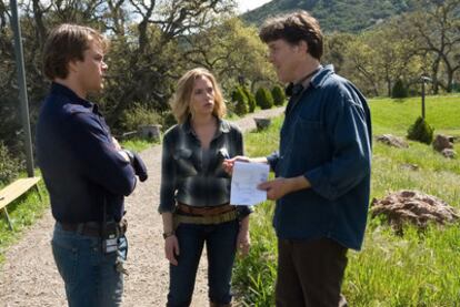 Matt Damon, Scarlett Johansson y el director Cameron Crowe, en el rodaje de <i>Un lugar para soñar.</i>