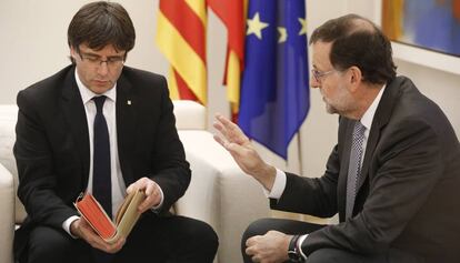 Reunión entre Puigdemont y Rajoy en 2016.