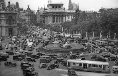 Vista de la Plaza de Cibeles en 1955.