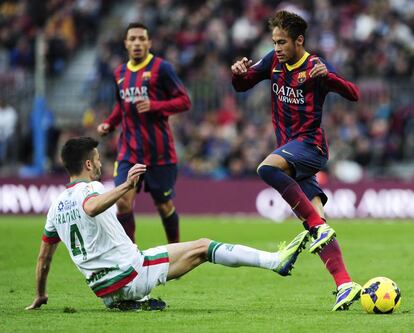 Fran Rico le hace una entrada a Neymar 