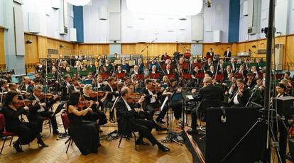 En Abbey Road, concretamente en el Estudio Tres, Quentin Tarantino asistió a una sesión dirigida por Ennio Morricone de la música de su película 'Los odiosos ocho'.