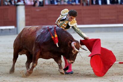 El diestro Ginés Marín, en la plaza de toros de Las Ventas.