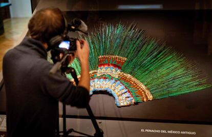 El penacho de Moctezuma, este octubre en el Museo de Etnología de Viena.