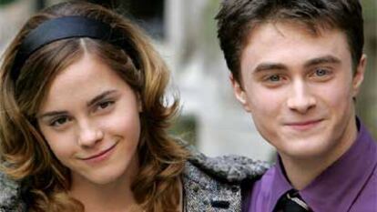 Emma Watson y Daniel Radcliffe, ayer en Londres.