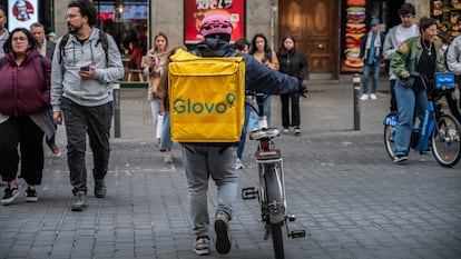 Un repartidor de Glovo, en Madrid en una imagen de archivo.