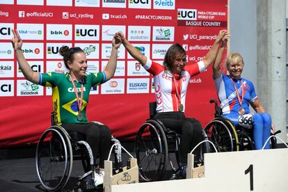 Podio de campeonas de handbike WH3.