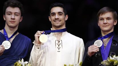 Fernández, con la medalla de oro en el podio.