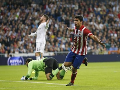 Diego Costa celebra el gol que le dio la victoria al Atlético en el último derbi de Liga disputado en el Bernabéu.