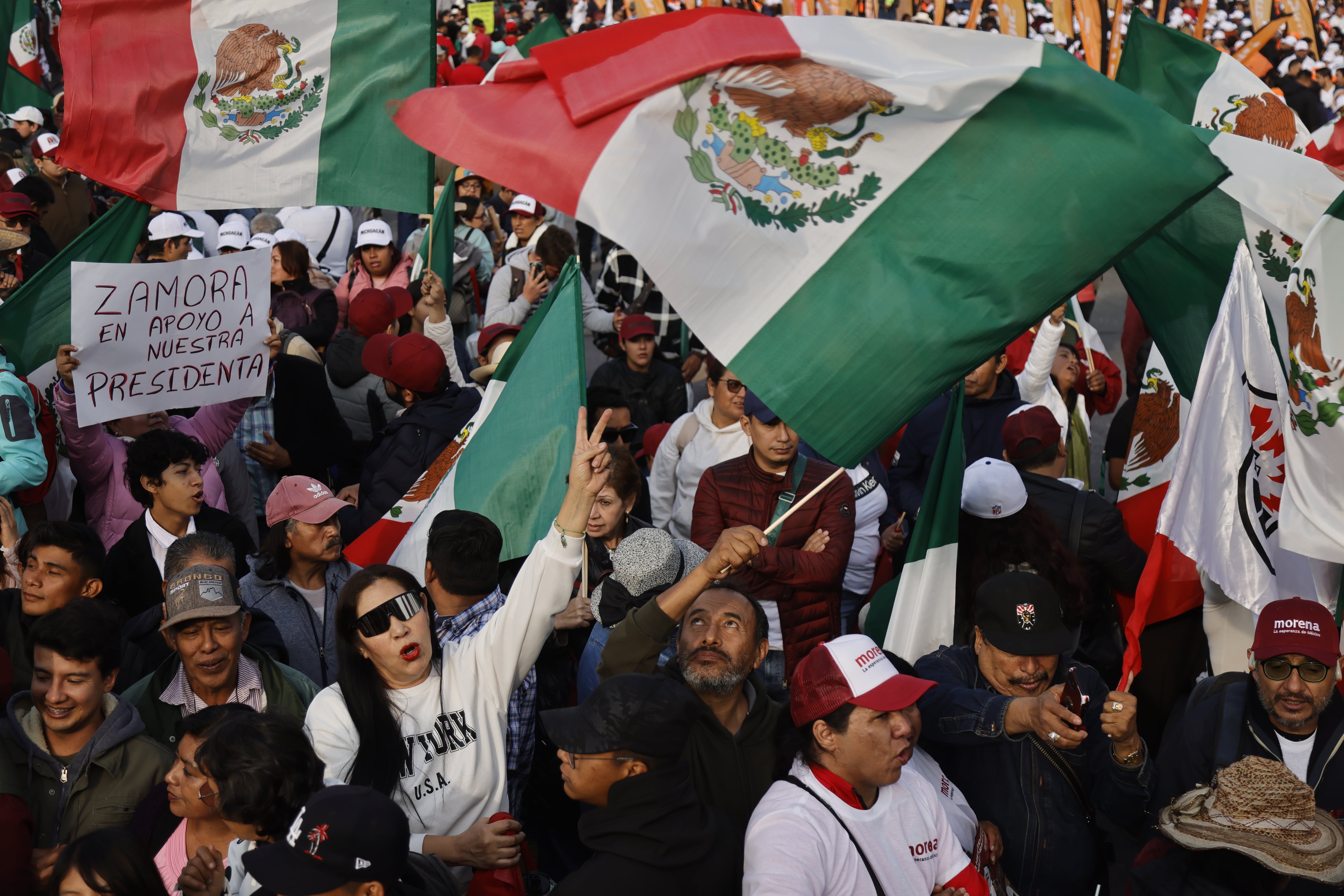 Sheinbaum saca músculo en el Zócalo: “Que nadie se equivoque, los jóvenes están con la transformación”