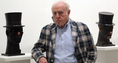 Eduardo Arroyo posa en el Centro de Arte Contemporáneo de Málaga.