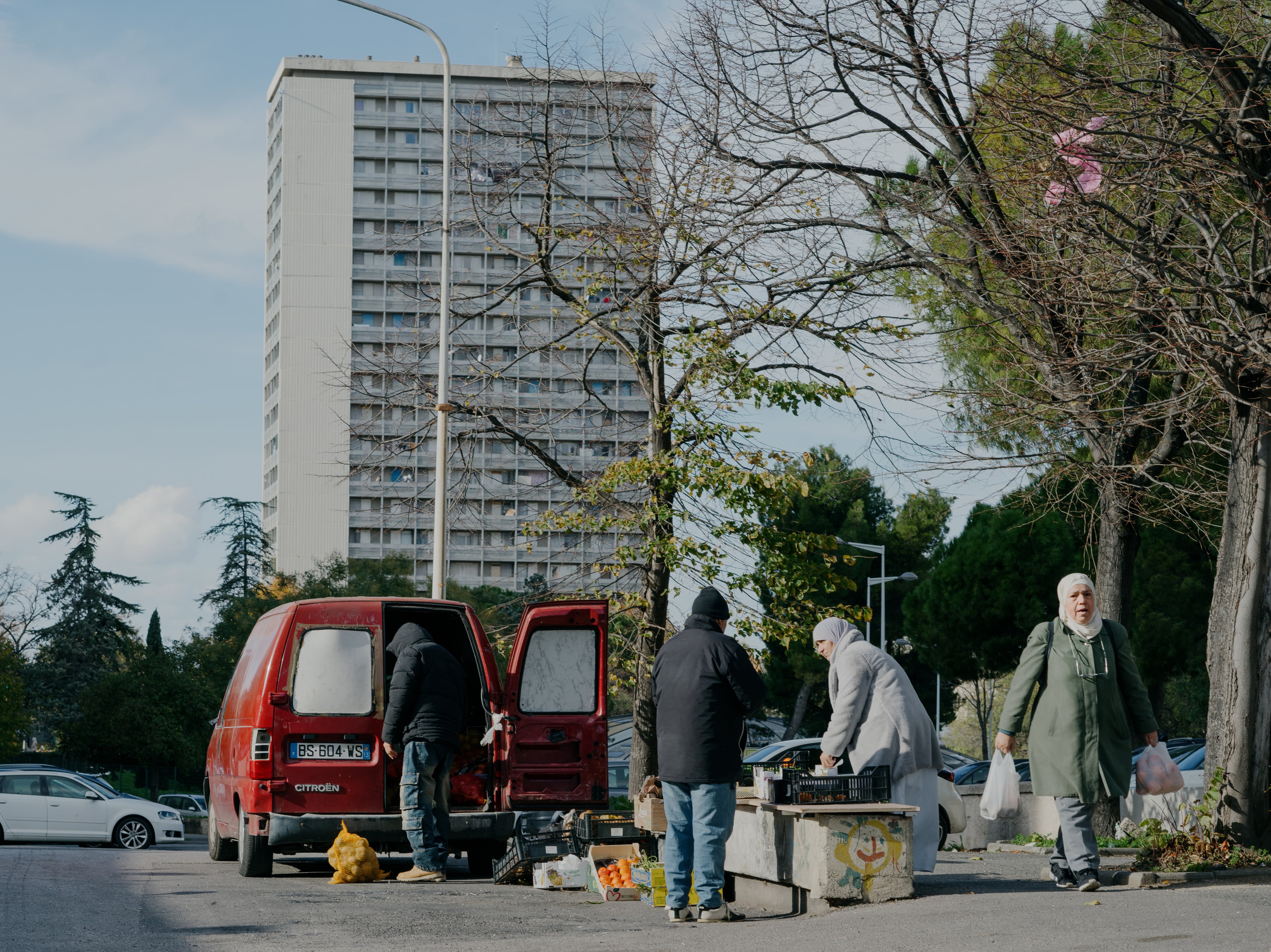 Vecinos de Frais Vallon, el barrio dónde nació y creció Mehdi Kessaci y su hermano Amine.