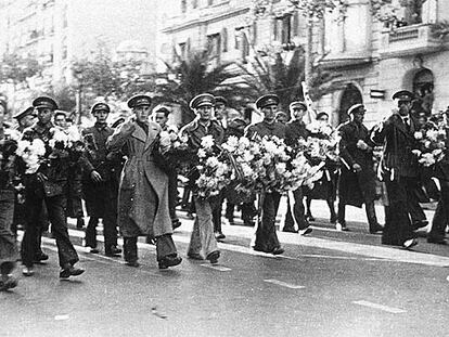 Desfile de despedida de brigadistas en Barcelona, el 28 de octubre de 1938.