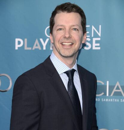 <p>El actor Sean Hayes saltó a la fama con su interpretación de Jack, en la serie 'Will and Grace', donde encarnaba a un gay muy afeminado y mejor amigo del protagonista, un abogado muy 'cool' y también homosexual. Esta comedia de los años noventa, que fue la primera en tener personajes homosexuales como protagonistas, ha vuelto a la televisión diez años después. Hayes, de 46 años, decidió hablar abiertamente de su homosexualidad en 2010. El actor criticó en ese momento al propio colectivo por las presiones que había recibido para confirmar o presumir de su identidad sexual. Fuera de ese encontronazo, Hayes nunca se ha escondido y se ha mostrado tal y como es.</p> <br> <p>  <p>“Tardé tiempo en comprender que con mi silencio estaba ayudando a aumentar el odio y la ignorancia. Yo sabía que todo el mundo sabía que era gay, pero odiaba que la prensa pudiera odiarme por asumir ese término. Pero ya no hay batalla personal. Estoy orgulloso cuando las palabras 'gay' o 'queer' están al lado de mi nombre. Porque no se trata de la prensa, sino de todos nosotros”, reconoce orgulloso el actor en su carta de apoyo al colectivo.</p> <br> <p>