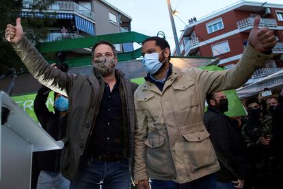 Vox leader Santiago Abascal (l) with Vox candidate for premier Ignacio Garriga (r).