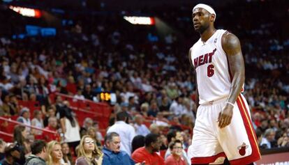 LeBron James en el partido que enfrentó a Miami Heat con Boston Celtics.