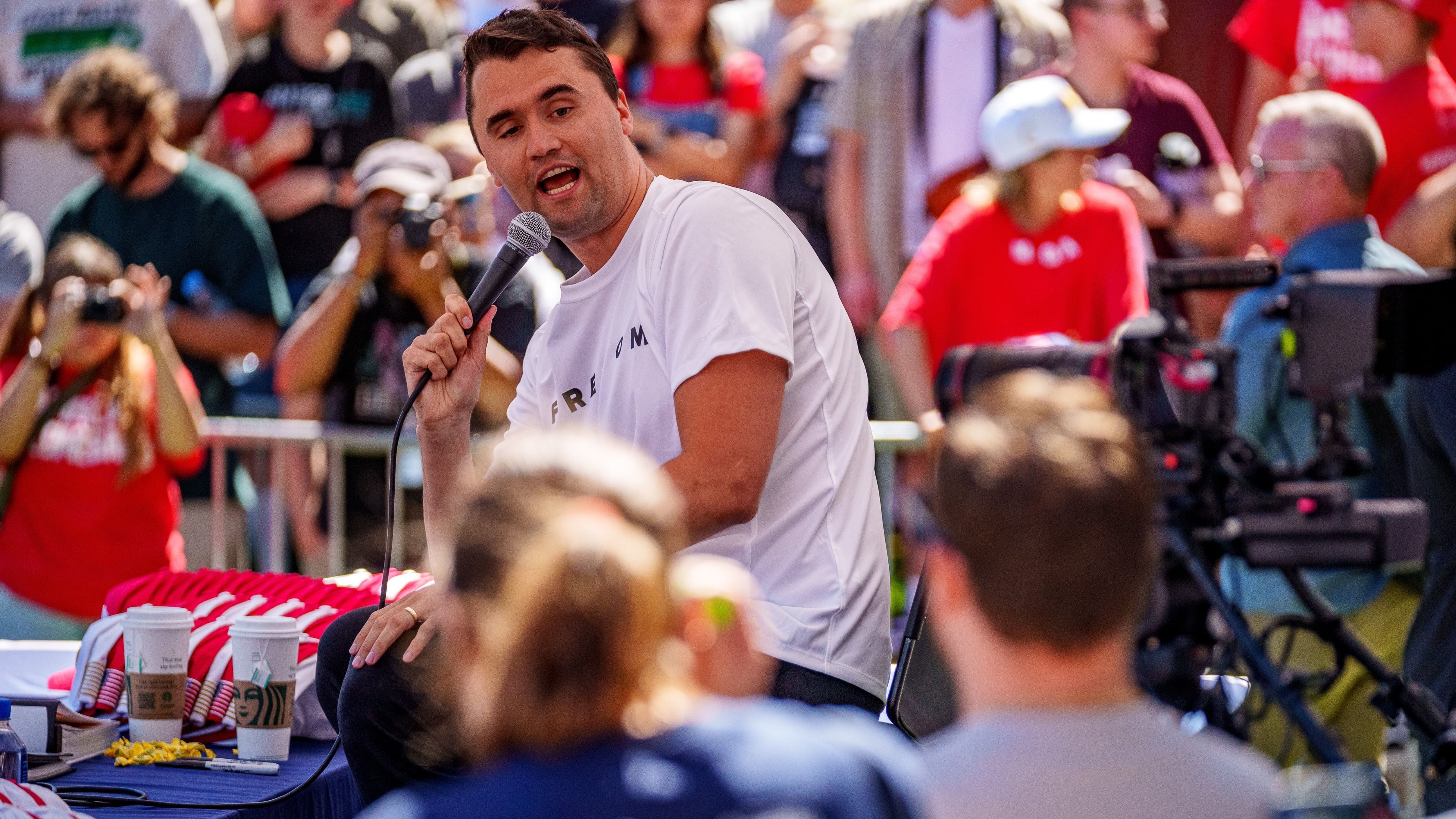 El FBI desvela que el asesino del activista trumpista Charlie Kirk, aún a la fuga, usó un “rifle de alta capacidad”