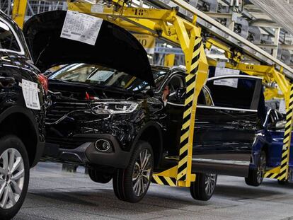 Una línea de montaje en la fábrica de Renault en Palencia.