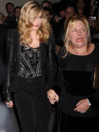 Madonna y Liz Rosenberg, en 2011.
