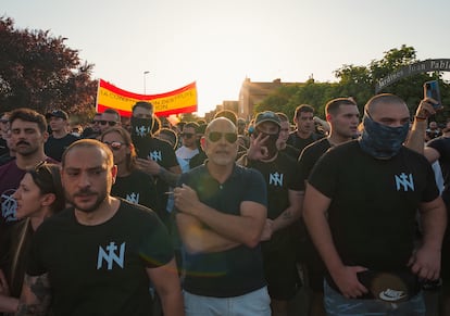 Miembros de Núcleo Nacional durante la protesta del 4 de julio, frente al CAED de Alcalá de Henares.