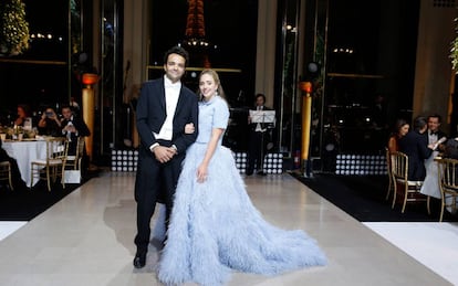 Olivia Hallisey y su acompañante en el Baile de Debutantes de 2015.