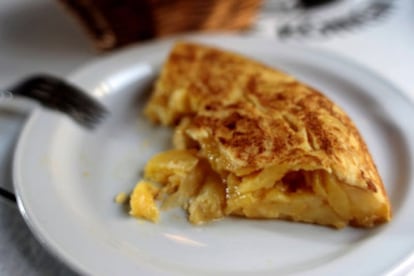 Tortilla de Bodega La Ardosa, en la calle Colón de Madrid.