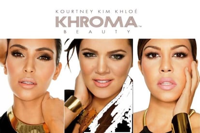 Khroma Beauty – Antes de que Kylie Cosmetics o KKW se convirtieran en dos de las marcas de cosméticos de mayor repercusión en el sector, el clan Kardashian tuvo un resbalón sonado en su primera incursión en el mundo de la belleza y el maquillaje. Kim, Khloe y Kourtney fueron la imagen de la firma Khroma Beauty, que apenas se mantuvo un año en las estanterías pero que tuvo tiempo suficiente para ser denunciada en varias ocasiones por violación del copyright. Dos marcas, Chroma Beauty y Kroma Beauty, en Los Ángeles y en Florida respectivamente, acusaron de plagio a las hermanas, que se vieron obligadas a rebautizar su compañía –sin éxito– como Kardashian Beauty. Otra de las razones del fracaso comercial, según publica Fashionista, es la escasa involucración de las tres influencers en el desarrollo operativo y comercial del negocio.