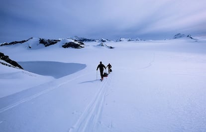 El equipo de 'Al filo de lo imposible' atraviesa el campo de hielo Murray.