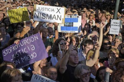 Los manifestantes exigieron justicia por la muerte del fiscal.