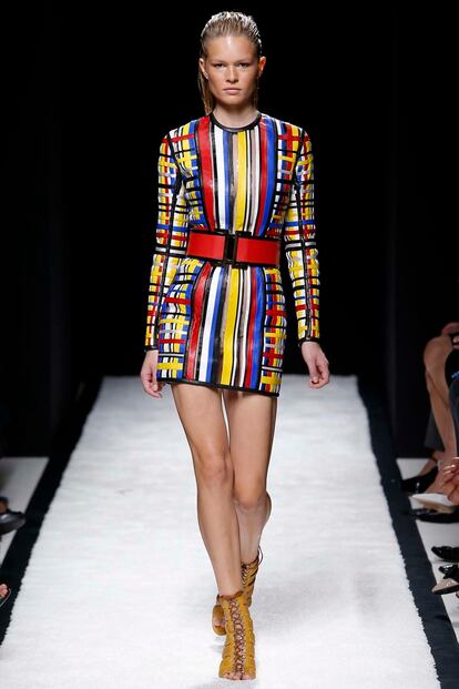 balmain juega a enseñar esconder