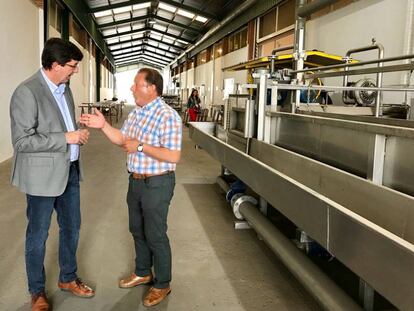 Juan Marín, durante una visita a una cooperativa agrícola el 12 de julio.