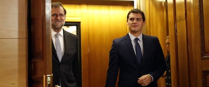 Mariano Rajoy of the Popular Party (left) and Albert Rivera of Ciudadanos.